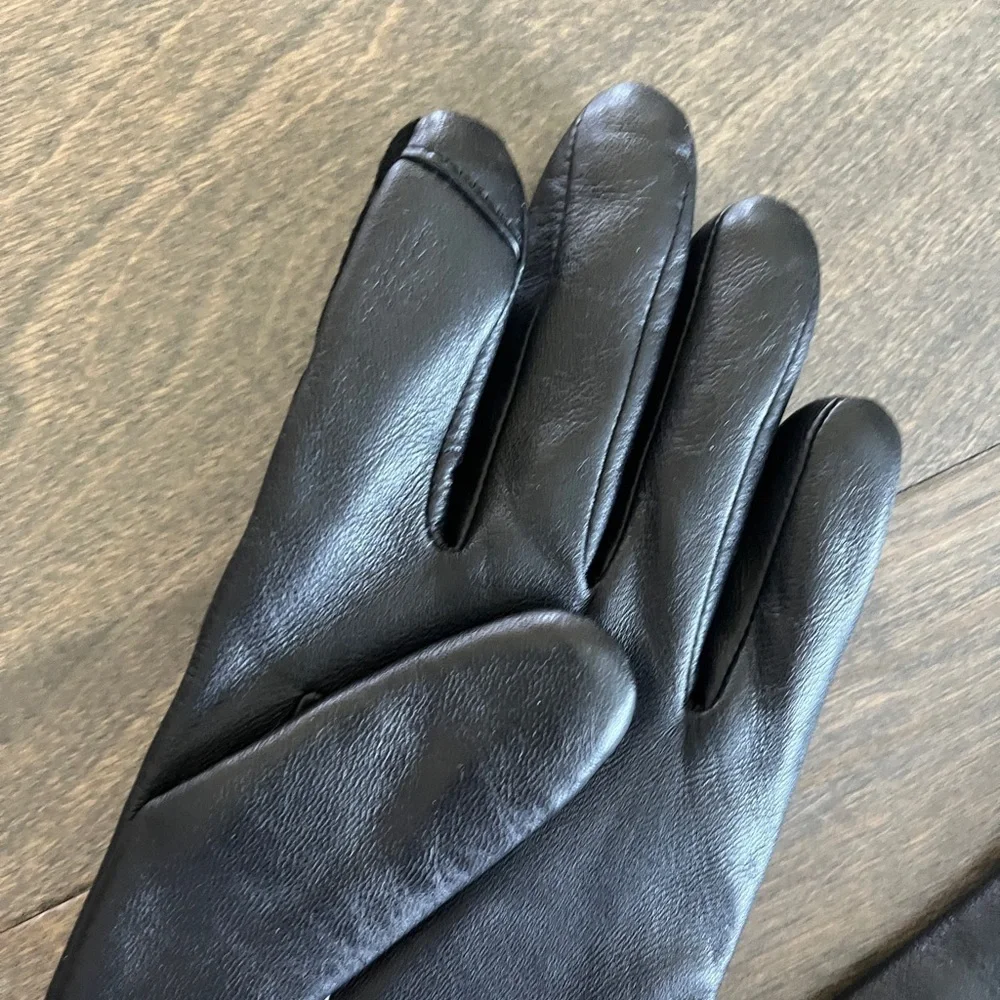 Leather gloves